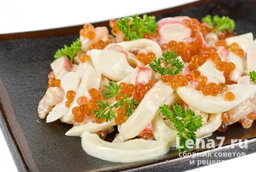 Морская Жемчужина салат с кальмарами. Салат «Морская жемчужина» с кальмаром, крабовыми палочками и креветками