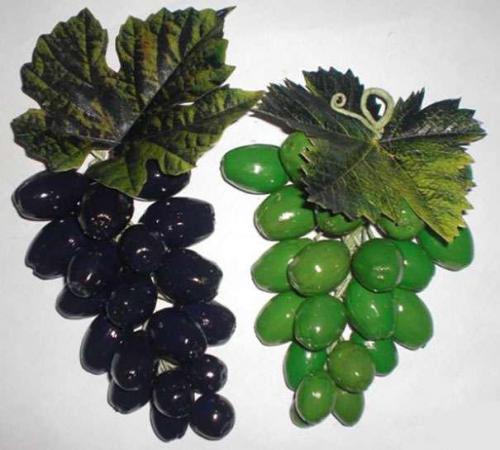 Как сделать гроздь винограда из желудей. 