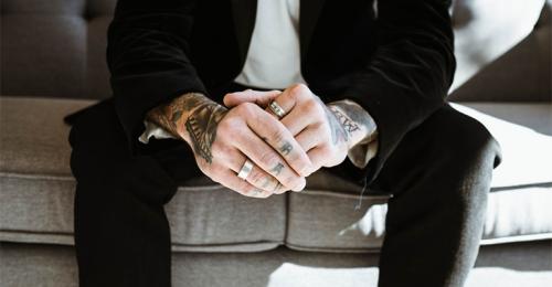 Значения колец на пальцах у мужчин. Значение колец у мужчин на разных пальцах левой и правой руки