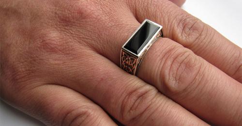 Значения колец на пальцах у мужчин. Значение колец у мужчин на разных пальцах левой и правой руки