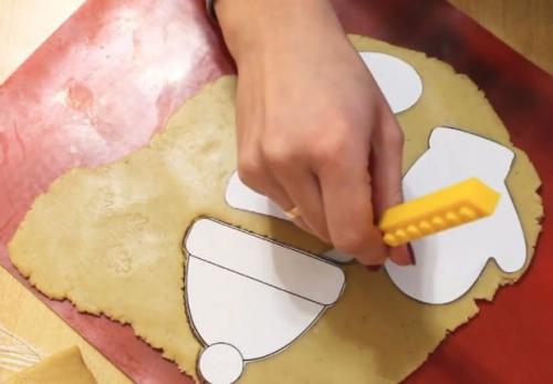 Новогоднее печенье с корицей и глазурью. Имбирное печенье — простой и вкусный рецепт с глазурью