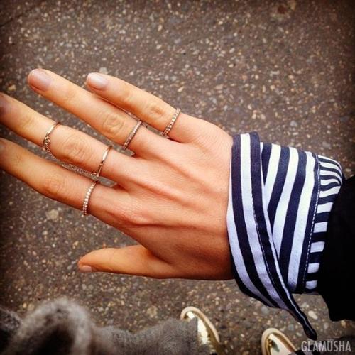 Как сочетать кольца. Как носить и сочетать много колец на руке: фаланговые, миди, тонкие