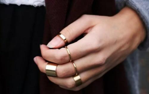 Что означает кольцо на большом пальце?