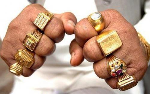 На каких пальцах носят кольца мужчины. На каком пальце мужчины носят кольца?