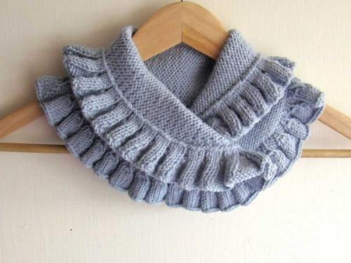 Оборки и рюши спицами. Рюши спицами: ТОП-25 лучших вариантов, как вязать оборки, плиссе, складки, рюши сверху вниз спицами для отделки горловины блузки