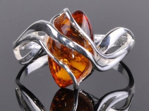 Почему нельзя носить янтарь в серебре. В какой металл лучше обрамлять янтарь