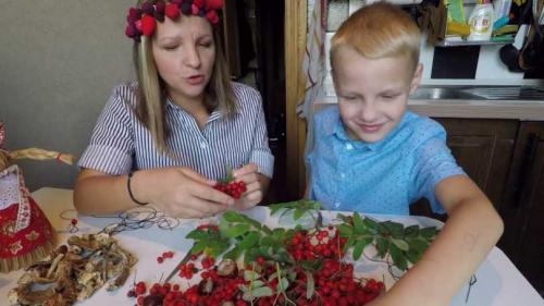 Осенние поделки в садик и школу своими руками. Осенние поделки к празднику осени из листьев, фезалиса, пластилина, овощей — придумываем креативное название, создаем шедевры
