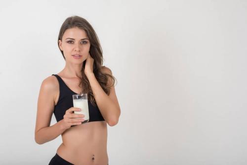 Как молочные продукты могут повлиять на состояние кожи у людей С акне. Вызывает ли молоко прыщи*?