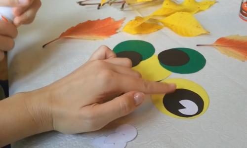 Поделки из листьев деревьев своими руками. Поделка Сова из осенних листьев деревьев — быстро и красиво