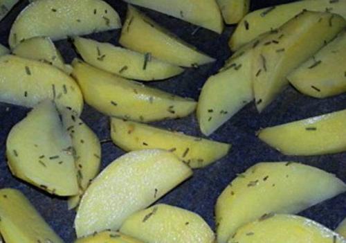 Как запечь курицу в духовке целиком, чтобы была сочной. Курица, запеченная целиком с картошкой на противне