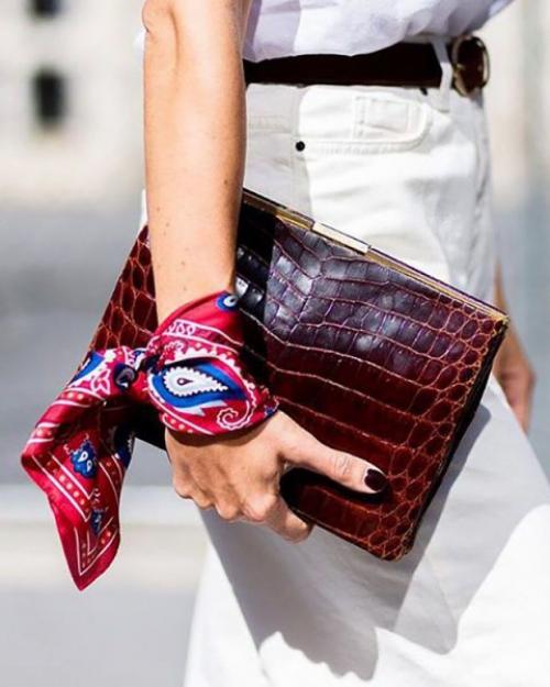 Как носить платок вместо топа. 7 модных трюков, как носить обычный платок по-новому этой весной