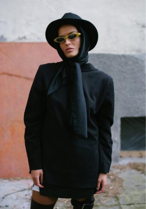 Как носить платок вместо топа. 7 модных трюков, как носить обычный платок по-новому этой весной