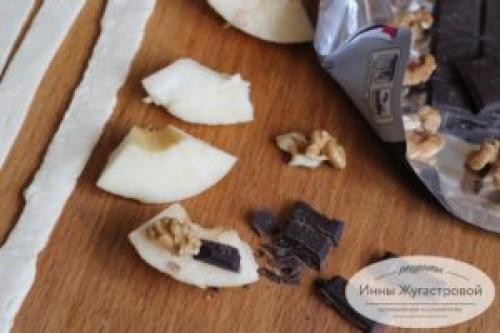 Яблочные рогалики из слоеного теста. Рогалики с яблоками и апельсиновыми цукатами из готового слоеного теста