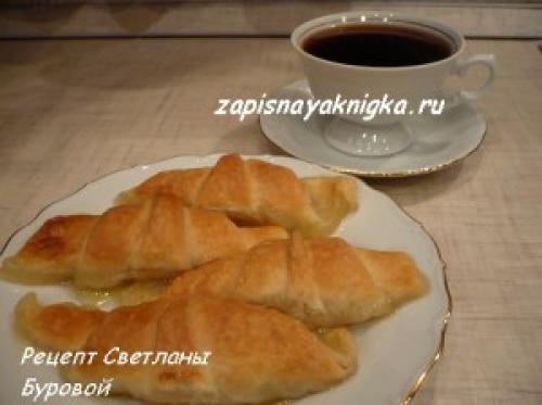 Слойки с яблоками из слоеного теста со спрайтом. Слоёные рогалики на Спрайте 24