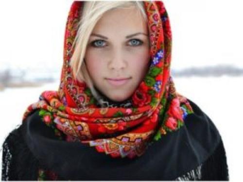 Как завязать платок на голову под пальто. Как носить платок на голове с пальто