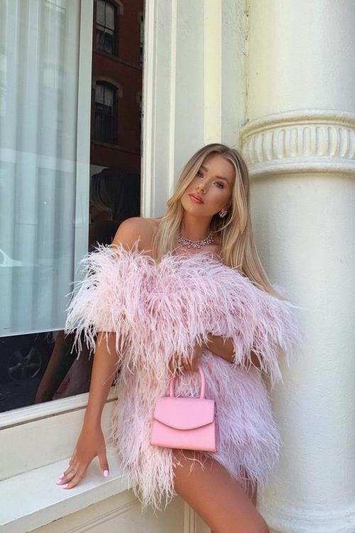 Самые красивые платья 2021-2021 от модных брендов. Полный гид по самым модным платьям для весны и лета 2021 12 Самые красивые платья 2021-2021 от модных брендов. Полный гид по самым модным платьям для весны и лета 2021 12