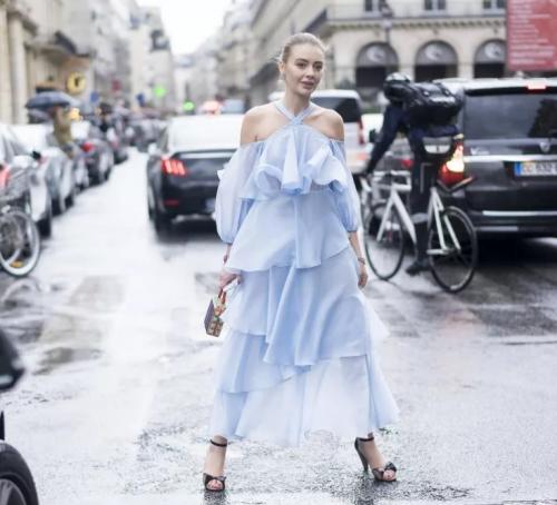 Самые красивые платья 2021-2021 от модных брендов. Полный гид по самым модным платьям для весны и лета 2021 28 Самые красивые платья 2021-2021 от модных брендов. Полный гид по самым модным платьям для весны и лета 2021 28