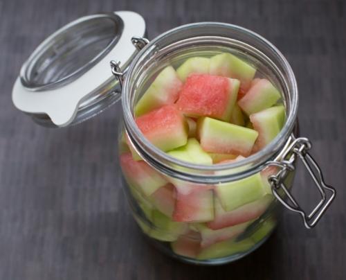 Рассол для арбузов на 1 литр воды. Как замариновать арбузные корки?