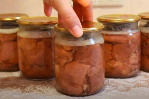 Тушеная свинина, как тушенка. Тушенка из свинины в домашних условиях: 10 простых рецептов (пошагово)