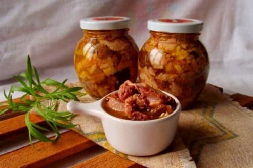 Тушеная свинина, как тушенка. Тушенка из свинины в домашних условиях: 10 простых рецептов (пошагово)