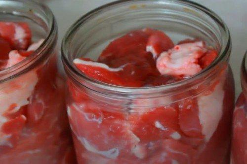 Тушеная свинина, как тушенка. Тушенка из свинины в домашних условиях: 10 простых рецептов (пошагово)