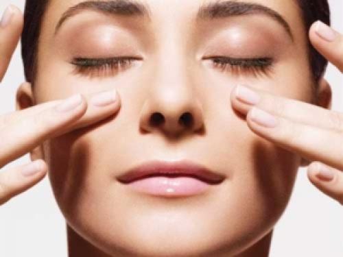 Как избавиться от отеков на лице в домашних условиях. Упражнения для устранения мешков под глазами