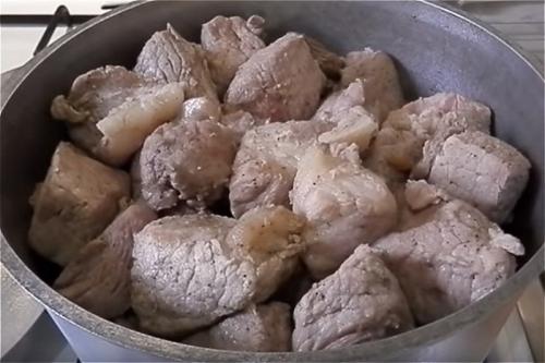 Как сделать тушенку в домашних условиях в кастрюле. Тушенка из свинины в домашних условиях: 5 пошаговых рецептов