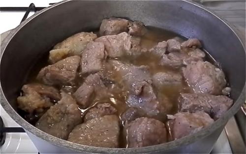 Как сделать тушенку в домашних условиях в кастрюле. Тушенка из свинины в домашних условиях: 5 пошаговых рецептов