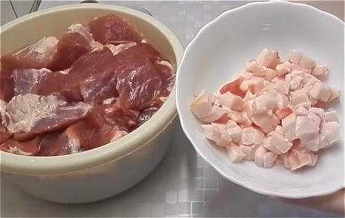 Как сделать тушенку в домашних условиях в кастрюле. Тушенка из свинины в домашних условиях: 5 пошаговых рецептов