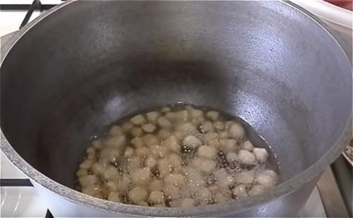 Как сделать тушенку в домашних условиях в кастрюле. Тушенка из свинины в домашних условиях: 5 пошаговых рецептов