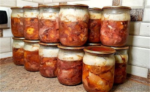 Как сделать тушенку в домашних условиях в кастрюле. Тушенка из свинины в домашних условиях: 5 пошаговых рецептов