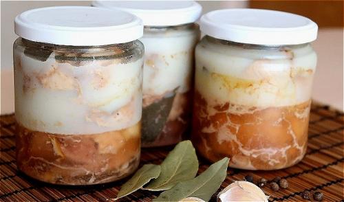 Как сделать тушенку в домашних условиях в кастрюле. Тушенка из свинины в домашних условиях: 5 пошаговых рецептов