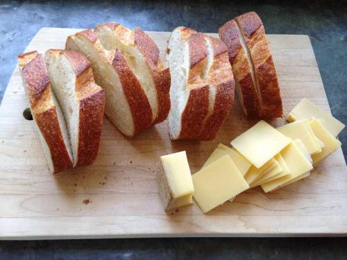 Пирог из батона нарезного. Пироги и запеканки из хлеба и сыра: 12 рецептов с фото 15 Пирог из батона нарезного. Пироги и запеканки из хлеба и сыра: 12 рецептов с фото 15