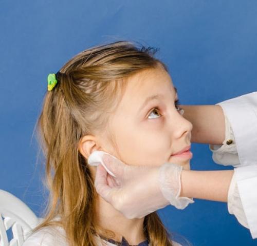 Как обработать уши после прокалывания. Лечение 02 Как обработать уши после прокалывания. Лечение 02