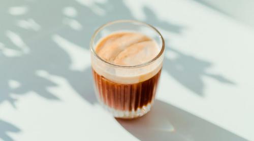 Влияет ли питание на появление утренних отеков рук. Проверьте свой ужин. Врач перечислила продукты, из-за которых бывают утренние отеки