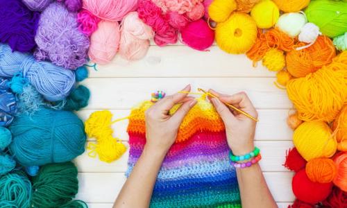 Можно ли использовать любую пряжу для вязания одежды для собак, или есть, какие-то ограничения. Какую пряжу выбрать: