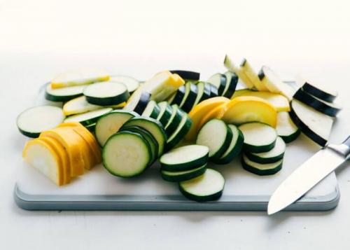 Вяленые кабачки в электросушилке: простой и вкусный рецепт 02 Вяленые кабачки в электросушилке: простой и вкусный рецепт 02