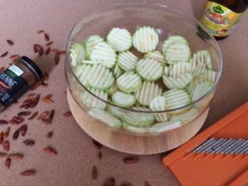 Как избежать пригорания чипсов из кабачков в электросушилке. Домашние кабачковые чипсы