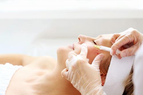 Как убрать морщины вокруг глаз быстро и эффективно. Как убрать морщины вокруг глаз («гусиные лапки») у косметолога 01 Как убрать морщины вокруг глаз быстро и эффективно. Как убрать морщины вокруг глаз («гусиные лапки») у косметолога 01