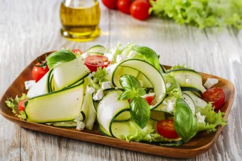 С какими овощами лучше всего сочетать кабачки для салатов. 20 салатов из свежих кабачков, которые разнообразят твой рацион