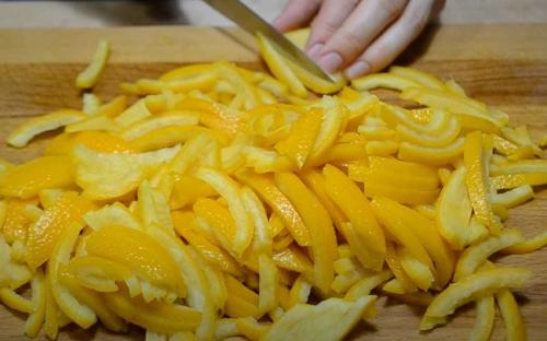 Корки апельсина в сахаре. Цукаты из апельсиновых корок — быстрые рецепты в домашних условиях