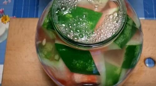 Какие арбузы можно использовать для засолки. Соленые арбузы в банках на зиму (ну очень вкусные рецепты)