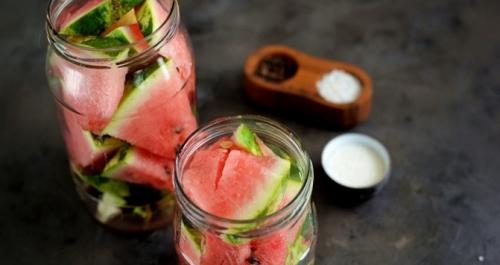 Какие арбузы можно использовать для засолки. Соленые арбузы в банках на зиму (ну очень вкусные рецепты)