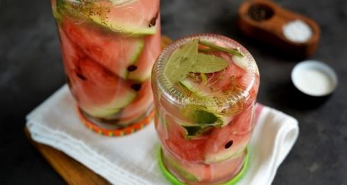 Какие арбузы можно использовать для засолки. Соленые арбузы в банках на зиму (ну очень вкусные рецепты)