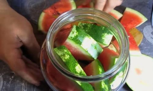 Маринованные арбузы в литровых банках. Арбузы в банках на зиму — 8 пошаговых рецептов заготовок