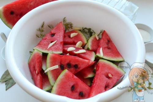 Соленые арбузы на скорую руку. Малосольные арбузы с укропом и пряностями — за уши не оторвать от такой вкуснятины!