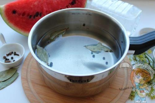 Соленые арбузы на скорую руку. Малосольные арбузы с укропом и пряностями — за уши не оторвать от такой вкуснятины!