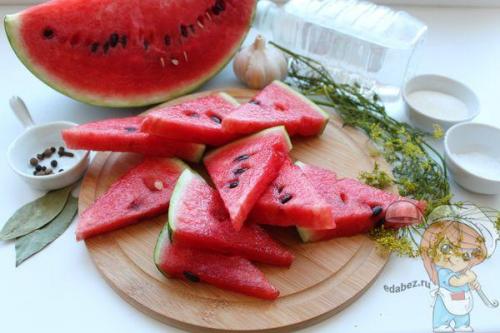 Соленые арбузы на скорую руку. Малосольные арбузы с укропом и пряностями — за уши не оторвать от такой вкуснятины!