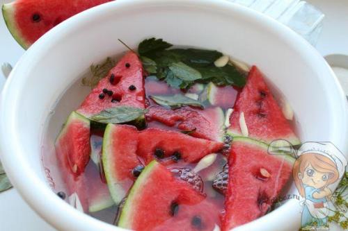 Соленые арбузы на скорую руку. Малосольные арбузы с укропом и пряностями — за уши не оторвать от такой вкуснятины!