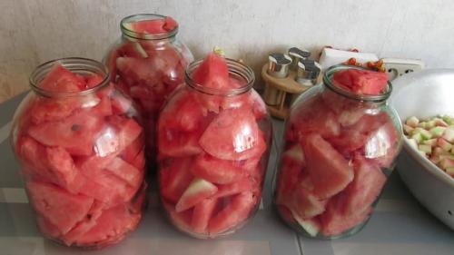 Арбузы консервированные объедение. Простые и вкусные способы, как закрыть арбуз на зиму в банках